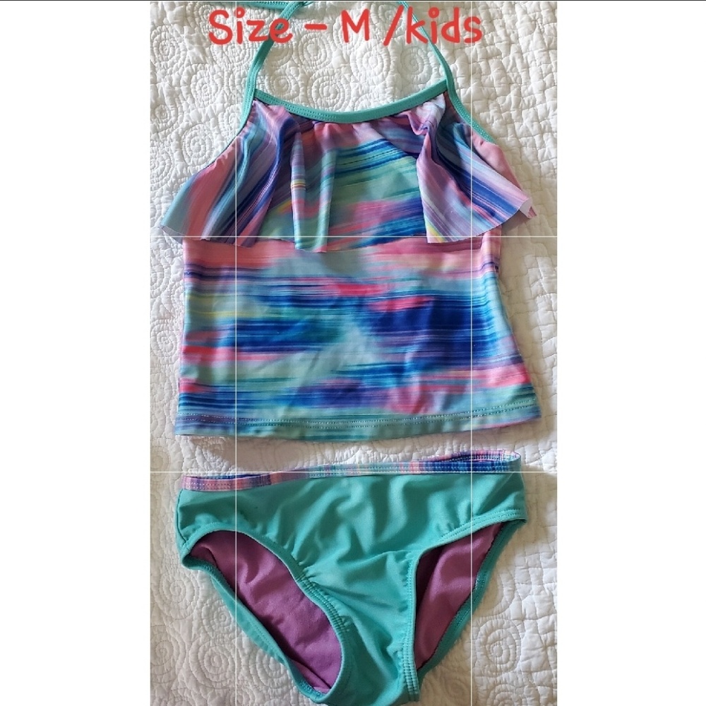 Girl swimwear